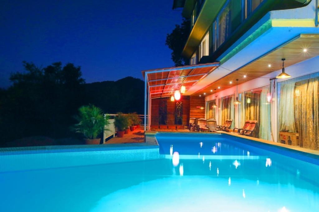 Lake View Resort Lonavala Bagian luar foto