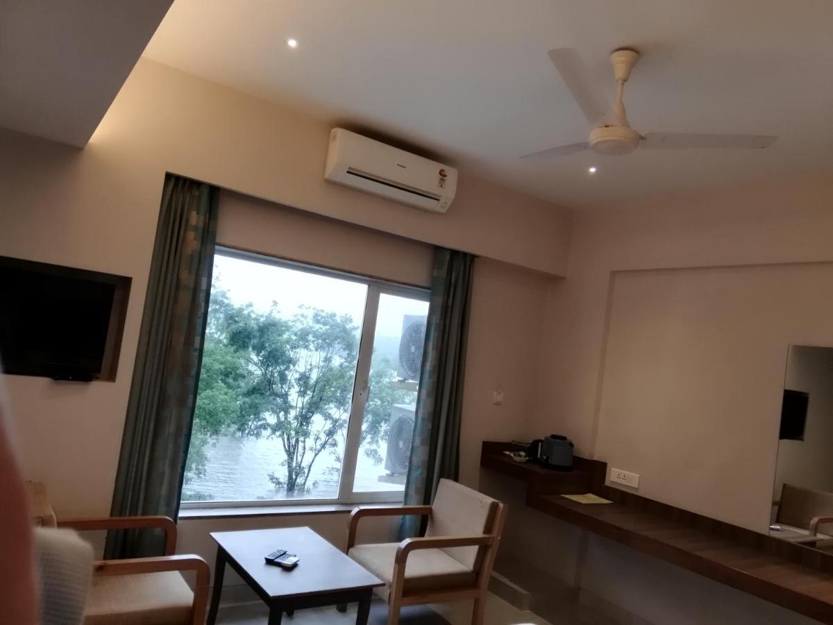 Lake View Resort Lonavala Bagian luar foto