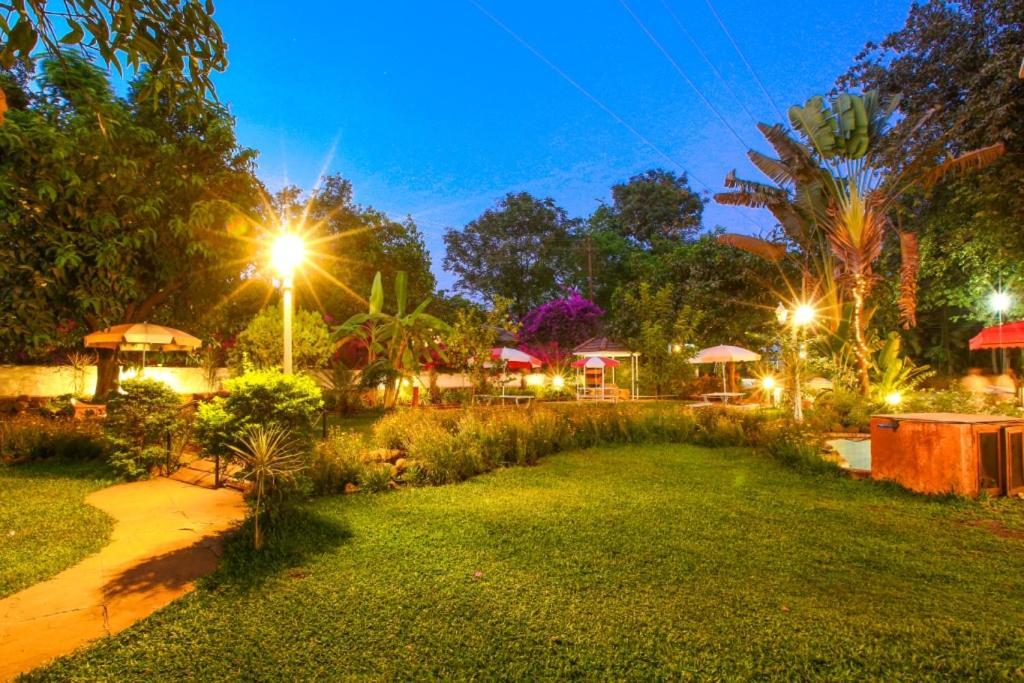 Lake View Resort Lonavala Bagian luar foto