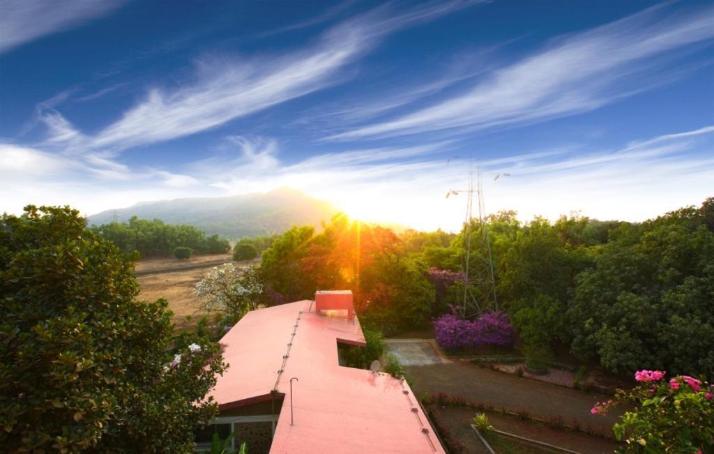 Lake View Resort Lonavala Bagian luar foto
