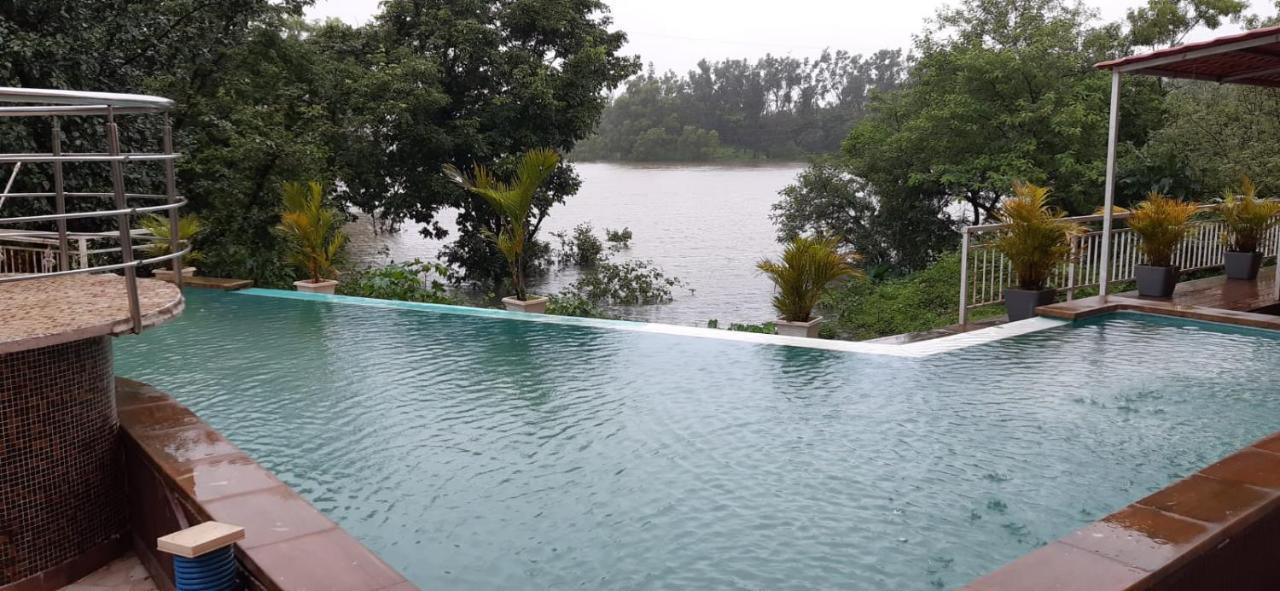 Lake View Resort Lonavala Bagian luar foto