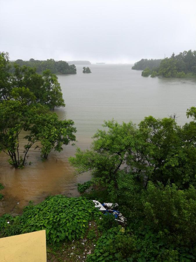 Lake View Resort Lonavala Bagian luar foto