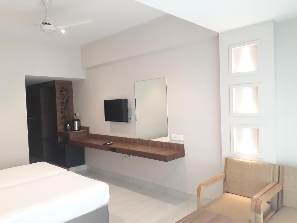 Lake View Resort Lonavala Bagian luar foto