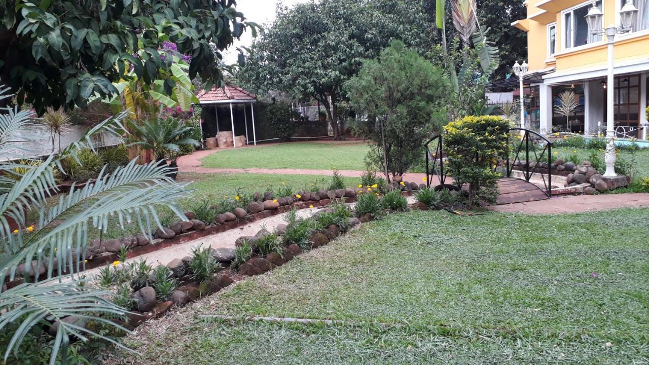 Lake View Resort Lonavala Bagian luar foto