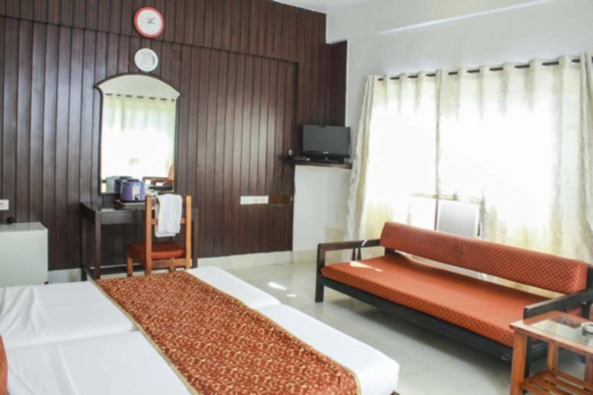 Lake View Resort Lonavala Bagian luar foto